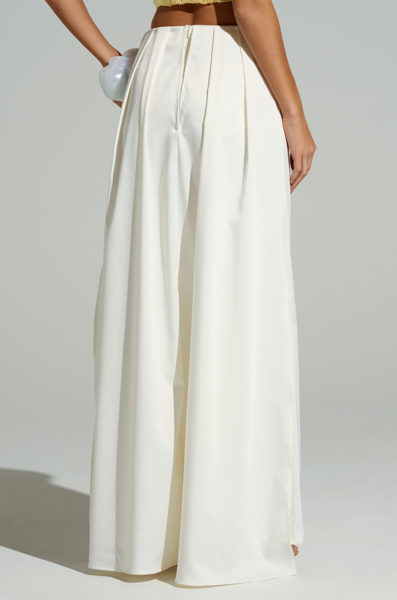 LOOK AT ME GO WHITE TROUSER