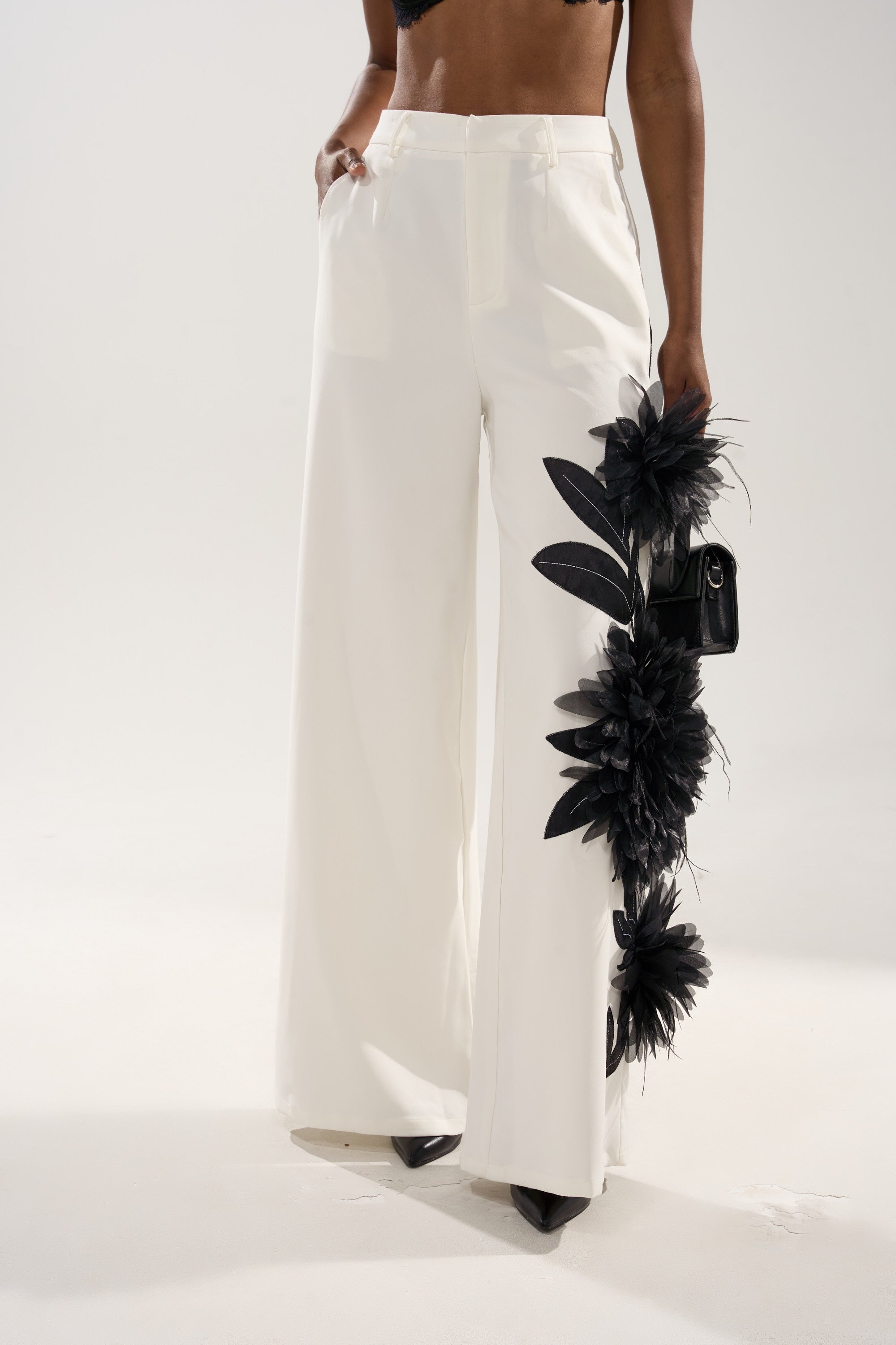 IN FULL BLOOM APPLIQUE TROUSER