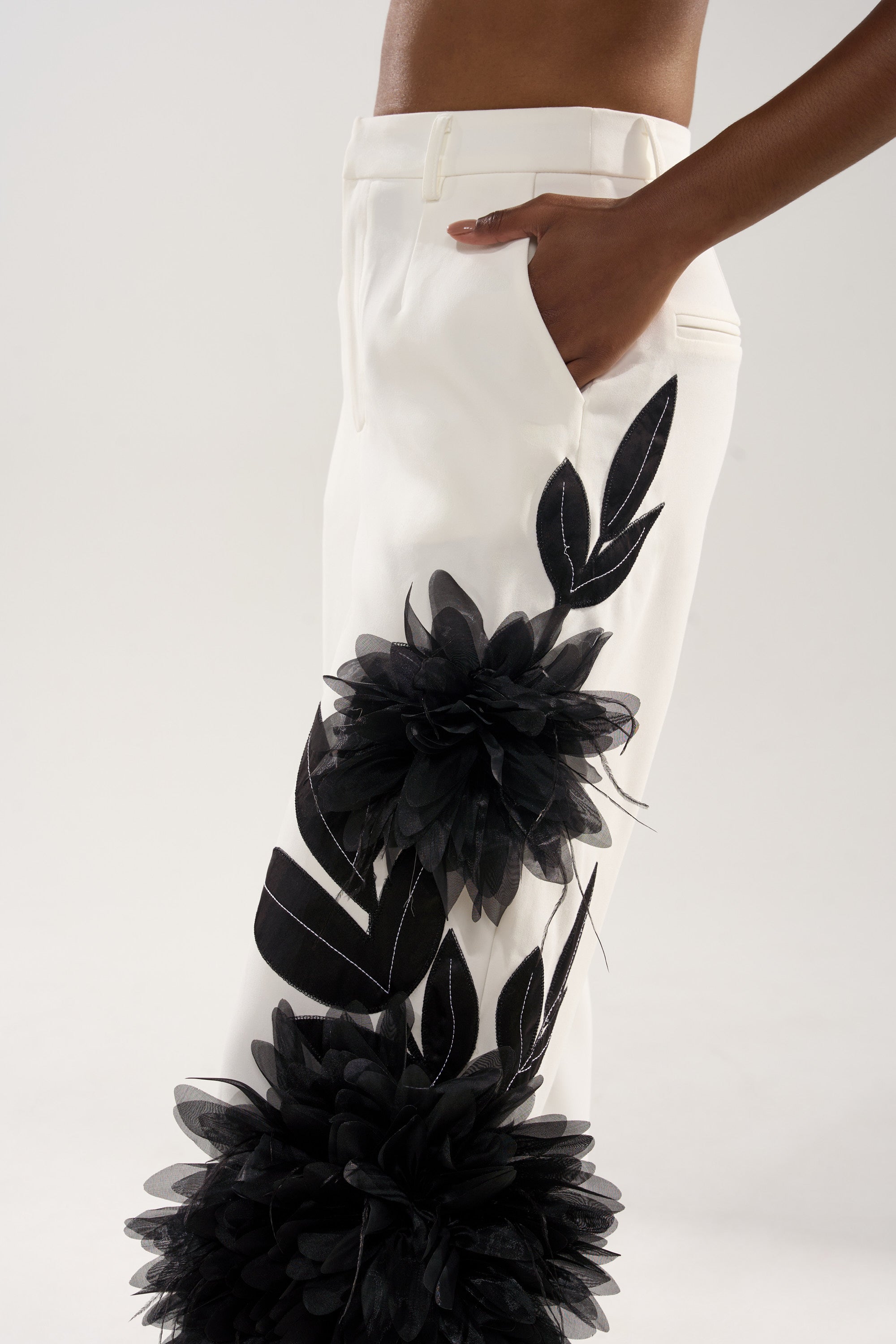 IN FULL BLOOM APPLIQUE TROUSER
