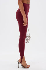 DRIVE ME CRAZY STIRRUP LEGGING IN BURGUNDY