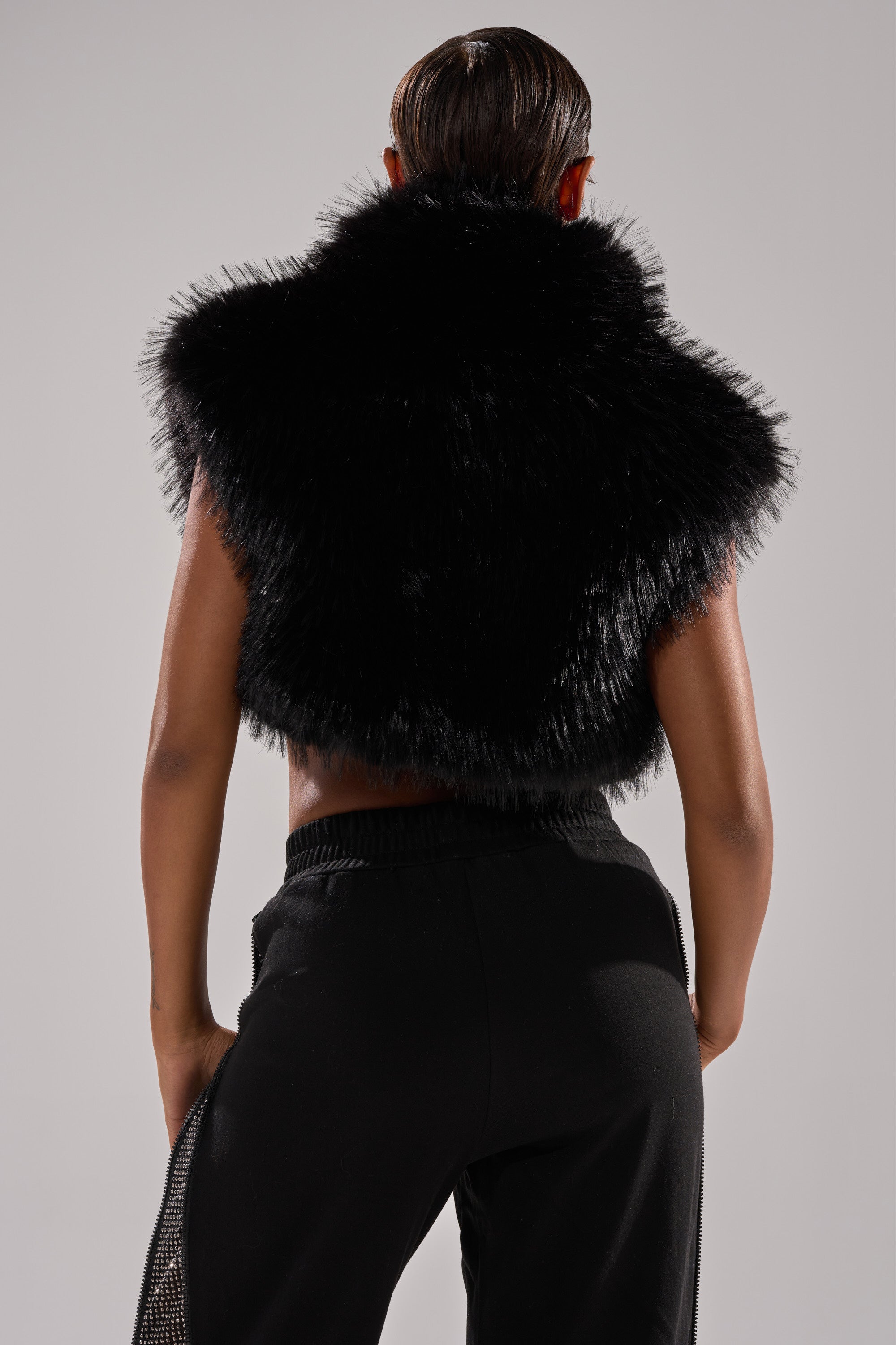 COCO CROPPED FUR VEST IN BLACK