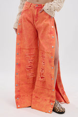 ABOVE AVERAGE DISTRESSED SIDE SNAP JEANS