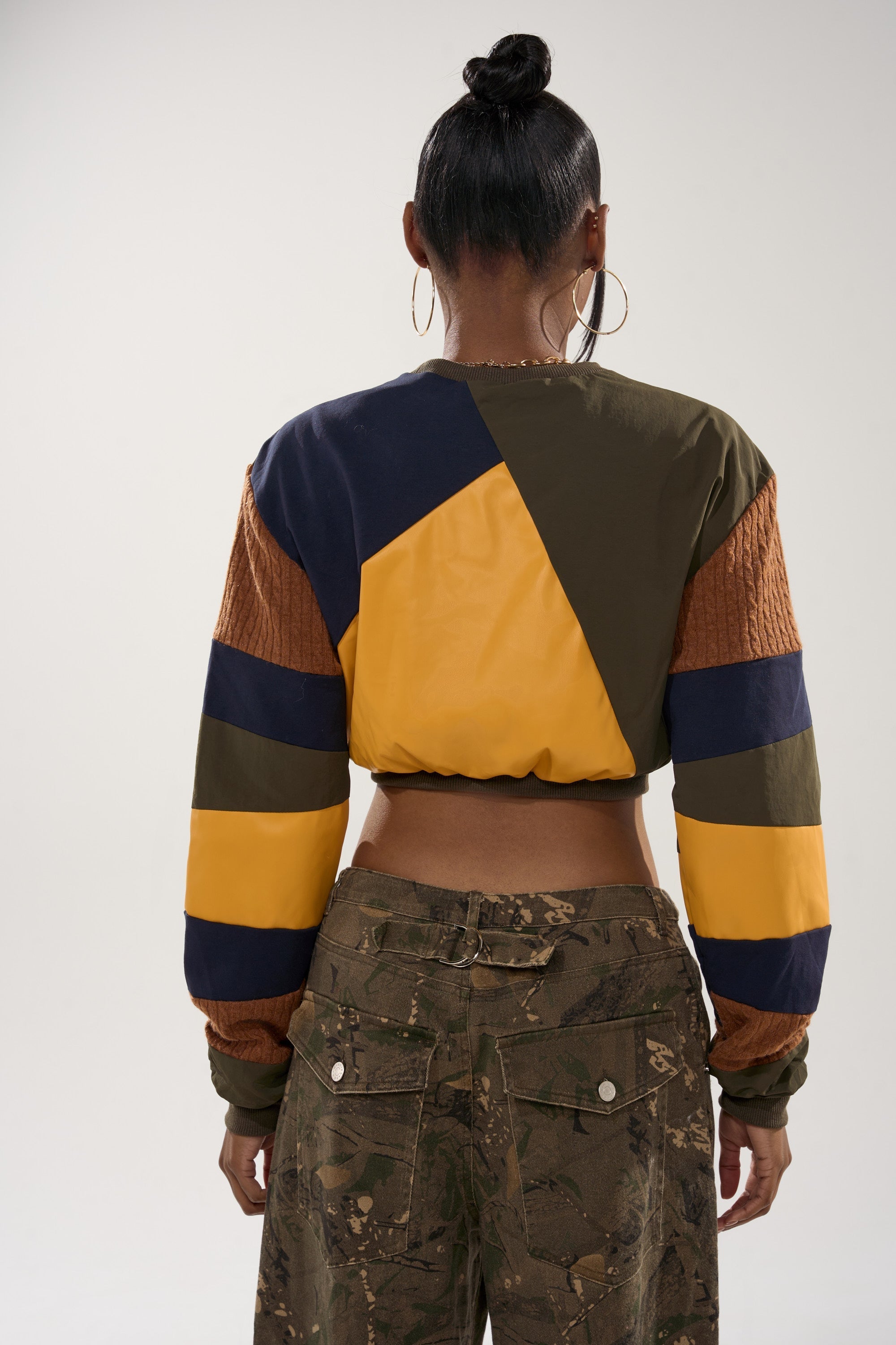 DORA COLOR BLOCKED CROP SWEATSHIRT