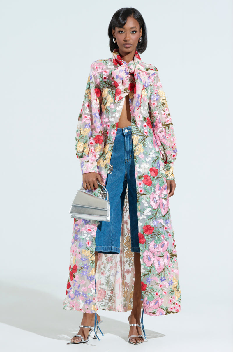 GARDEN PARTY FLORAL APPLIQUE LONG BLOUSE