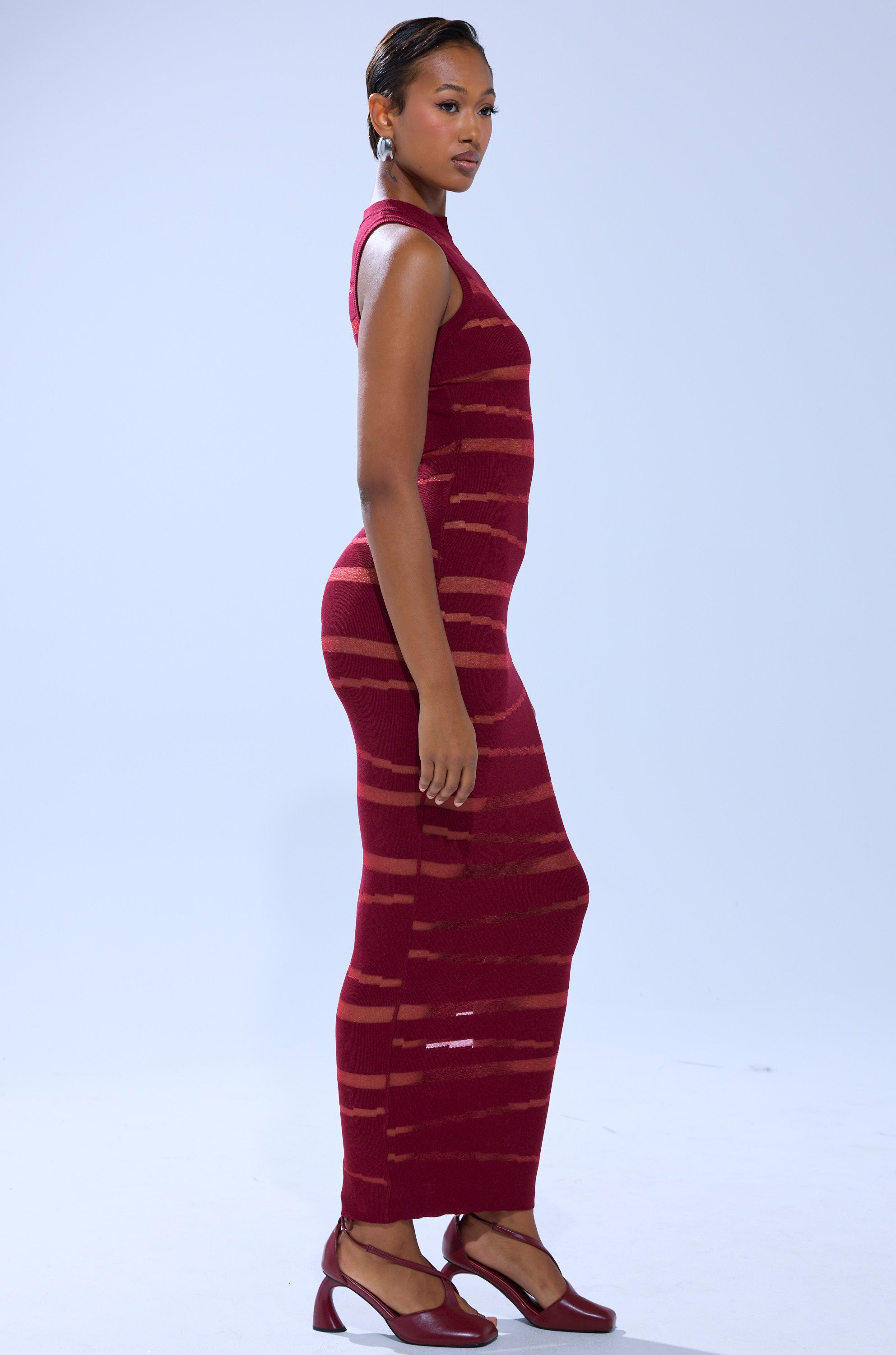 CUT IT OUT SLEEVELESS KNIT MAXI DRESS IN BURGUNDY