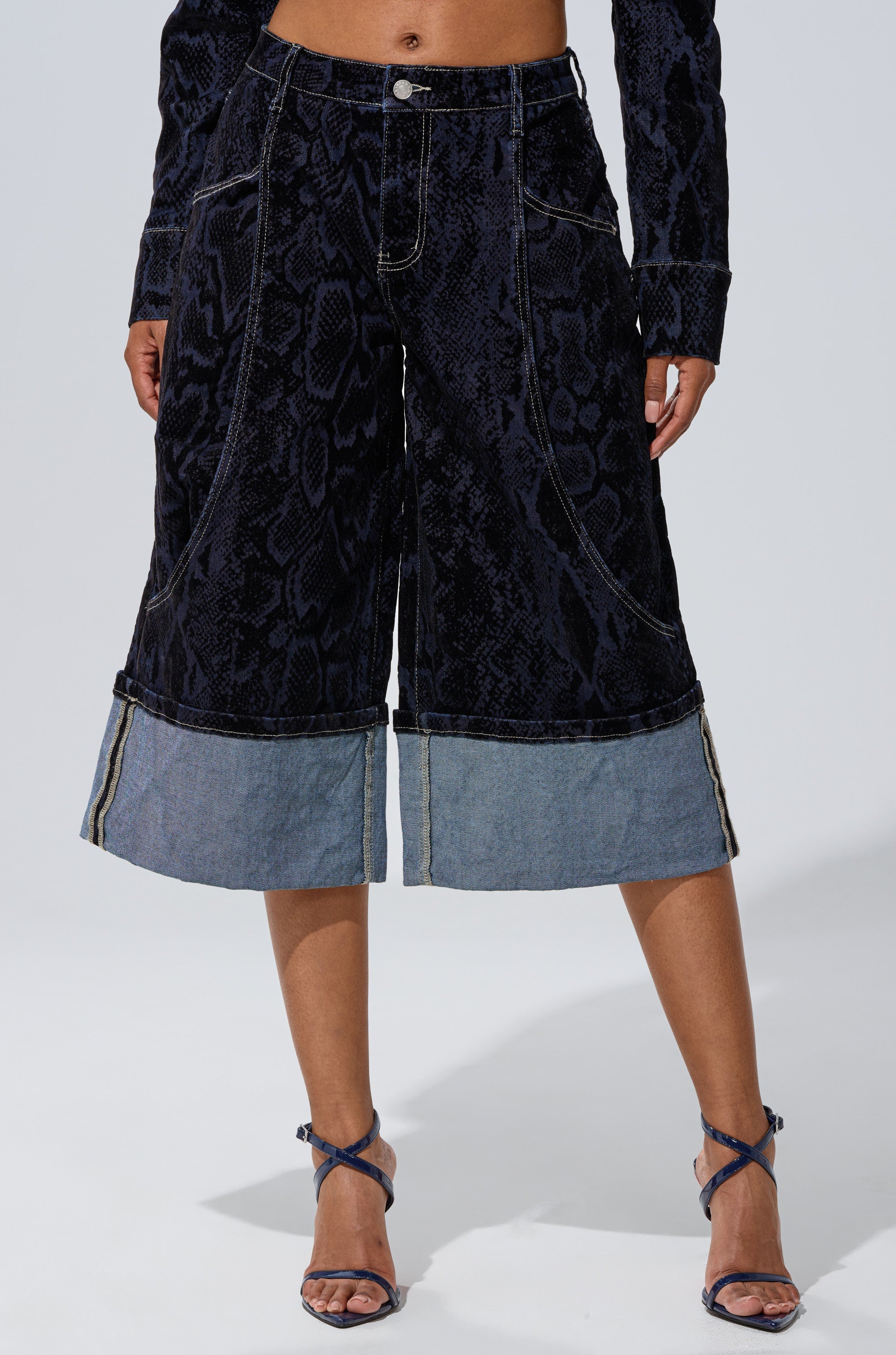FEELS LIKE MONEY DENIM BERMUDA SHORT