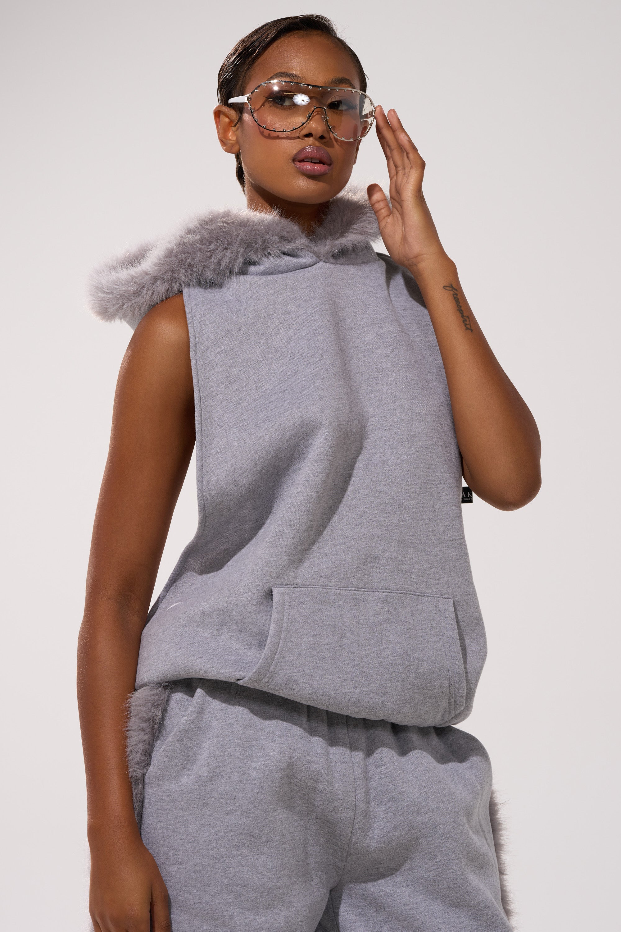 LUXE FUR OPEN-BACK SWEATSHIRT IN GREY
