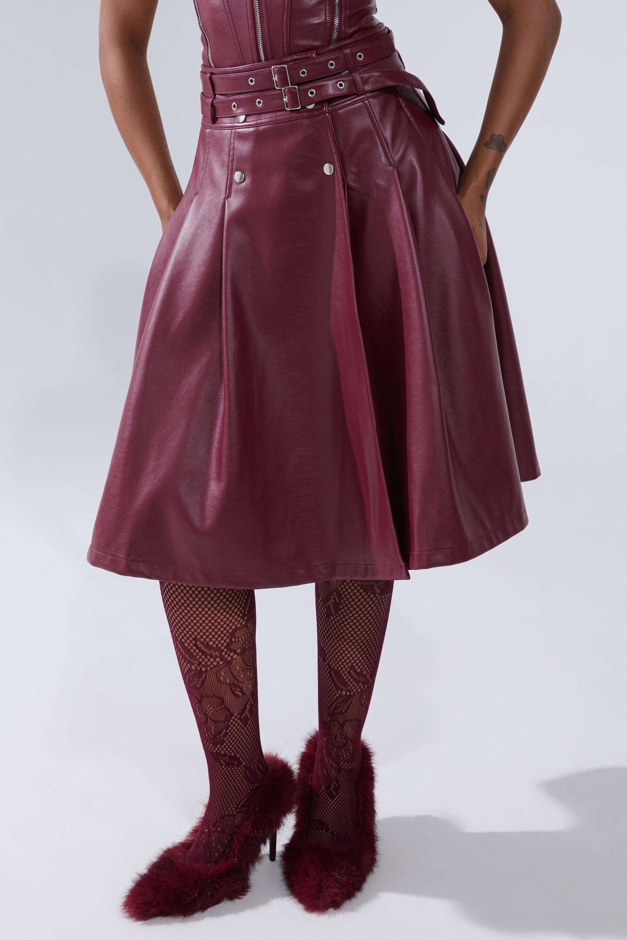 FEELING THE ENERGY MIDI SKIRT