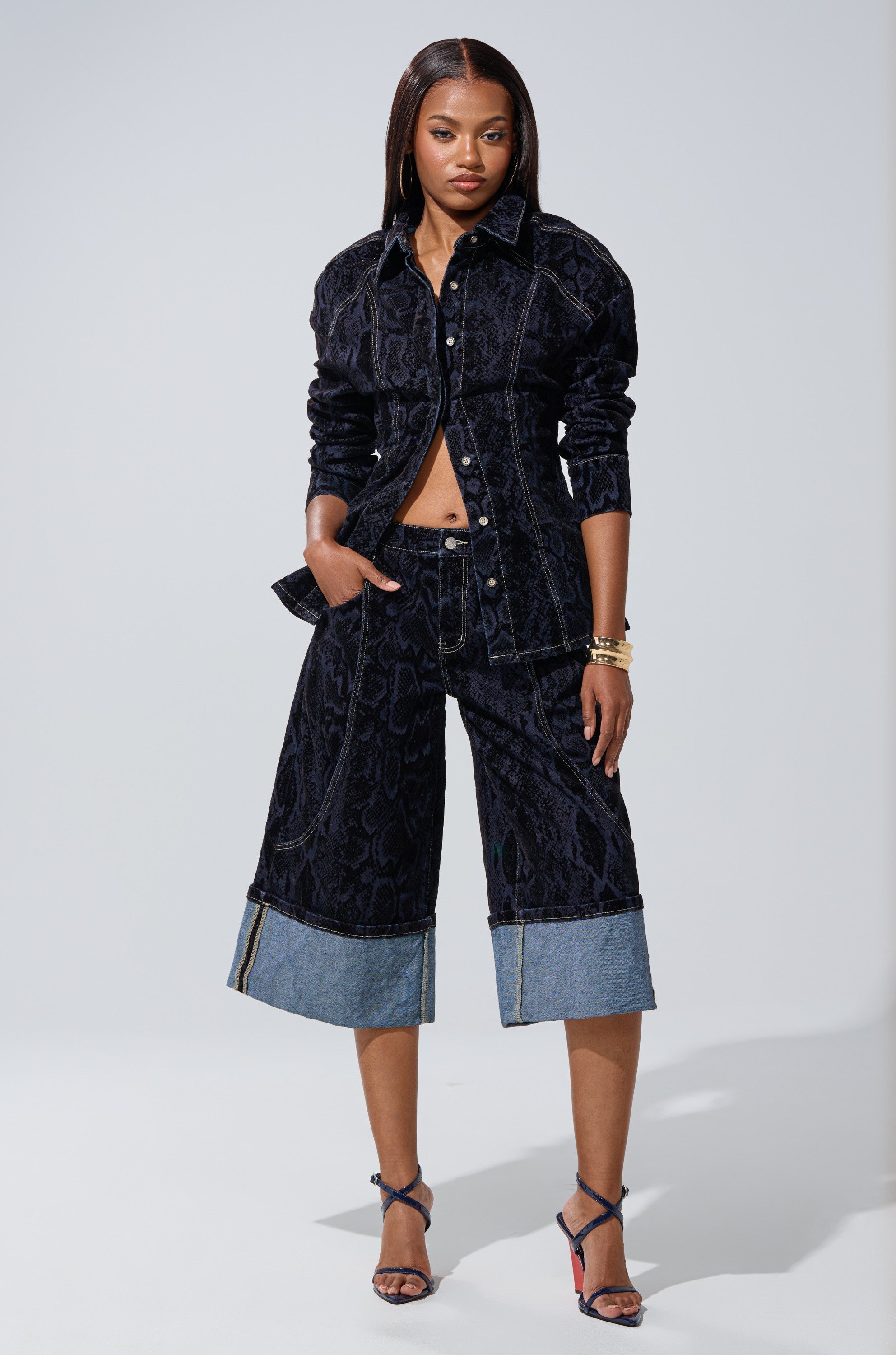 FEELS LIKE MONEY DENIM BUTTON DOWN