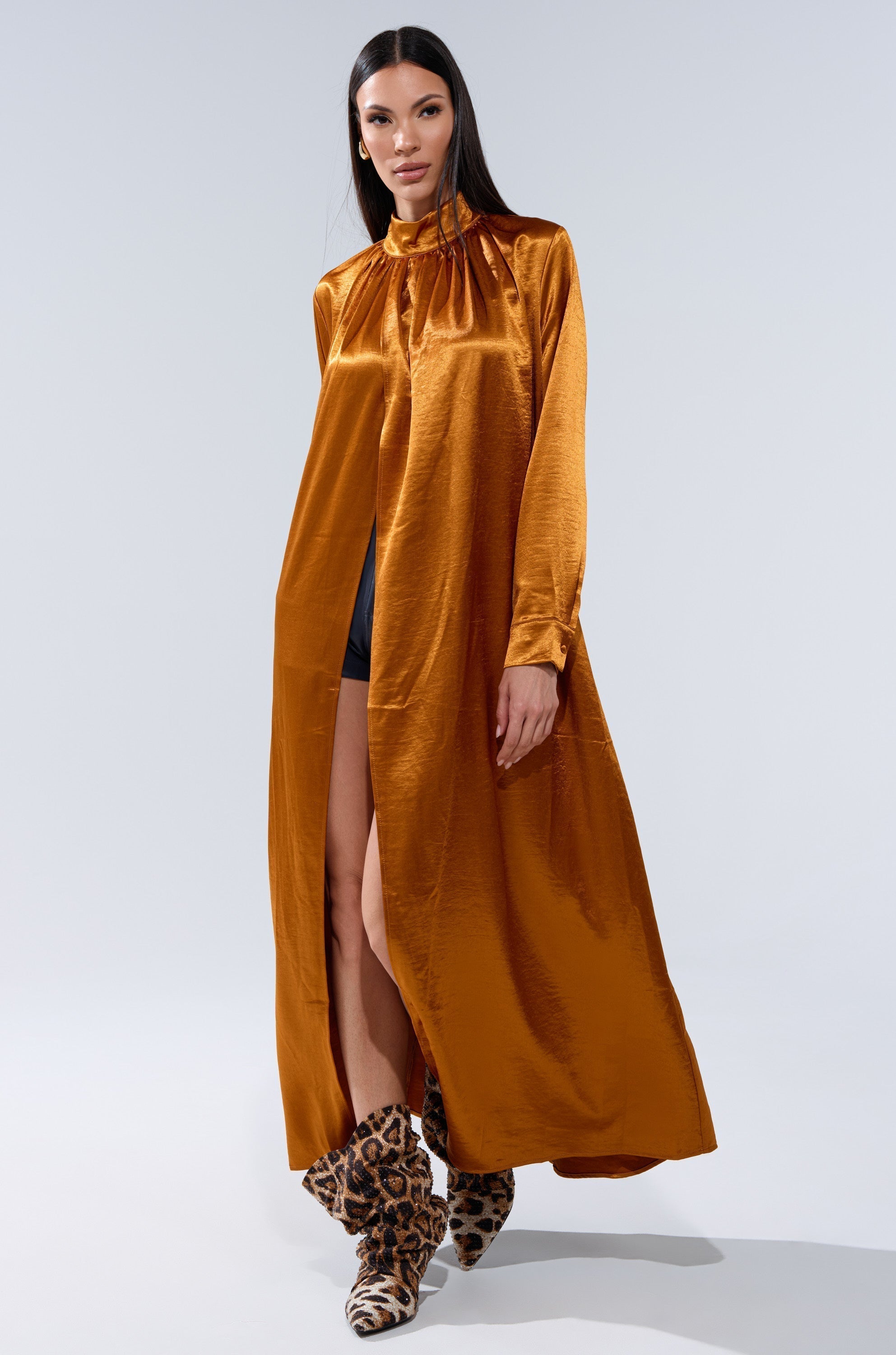 QUEEN TYPE BLOUSE