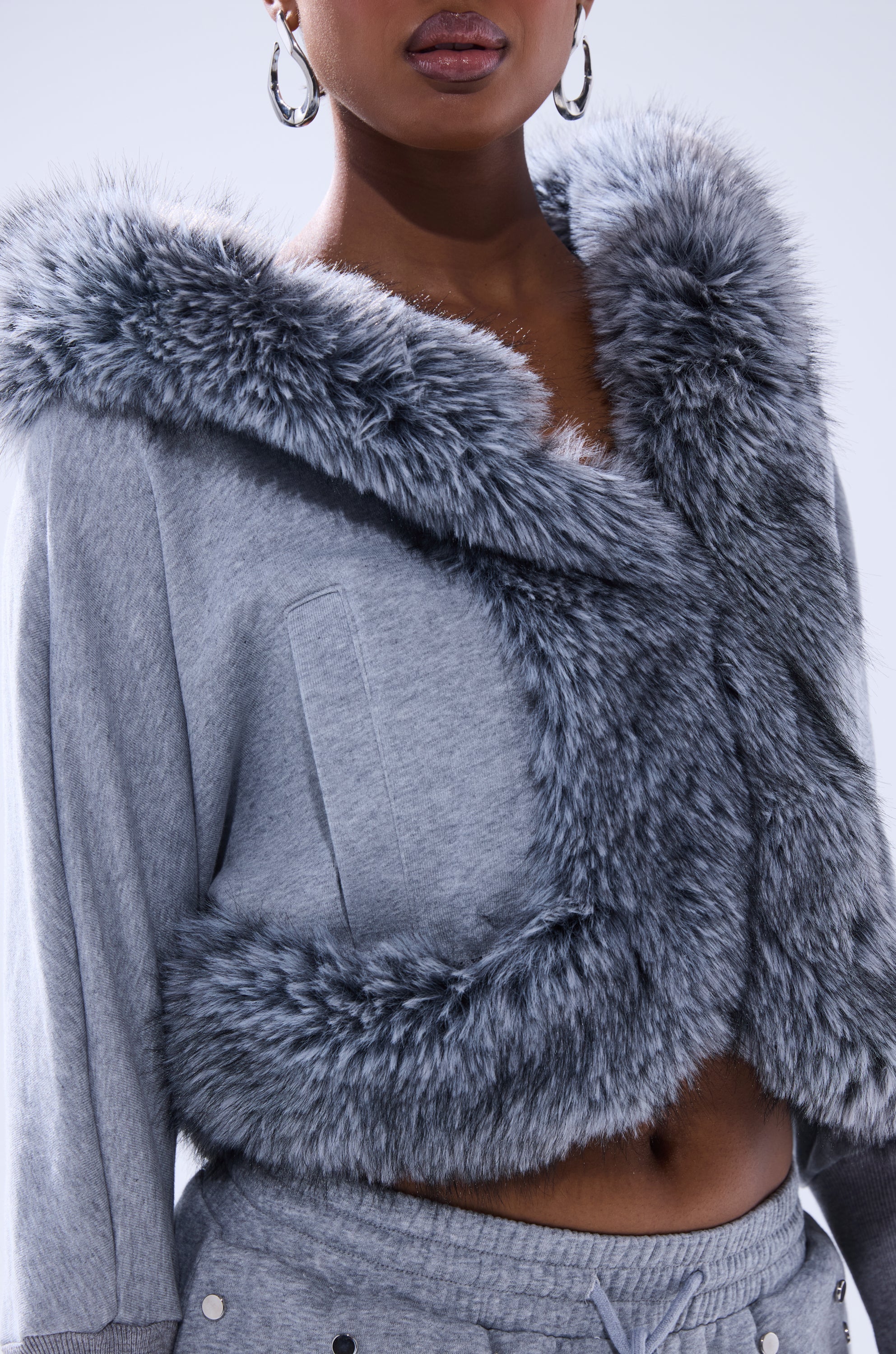 MOVIN DIFFERENT SWEATSHIRT WITH FUR TRIM