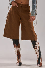 I KNOW IT SUEDE JORTS