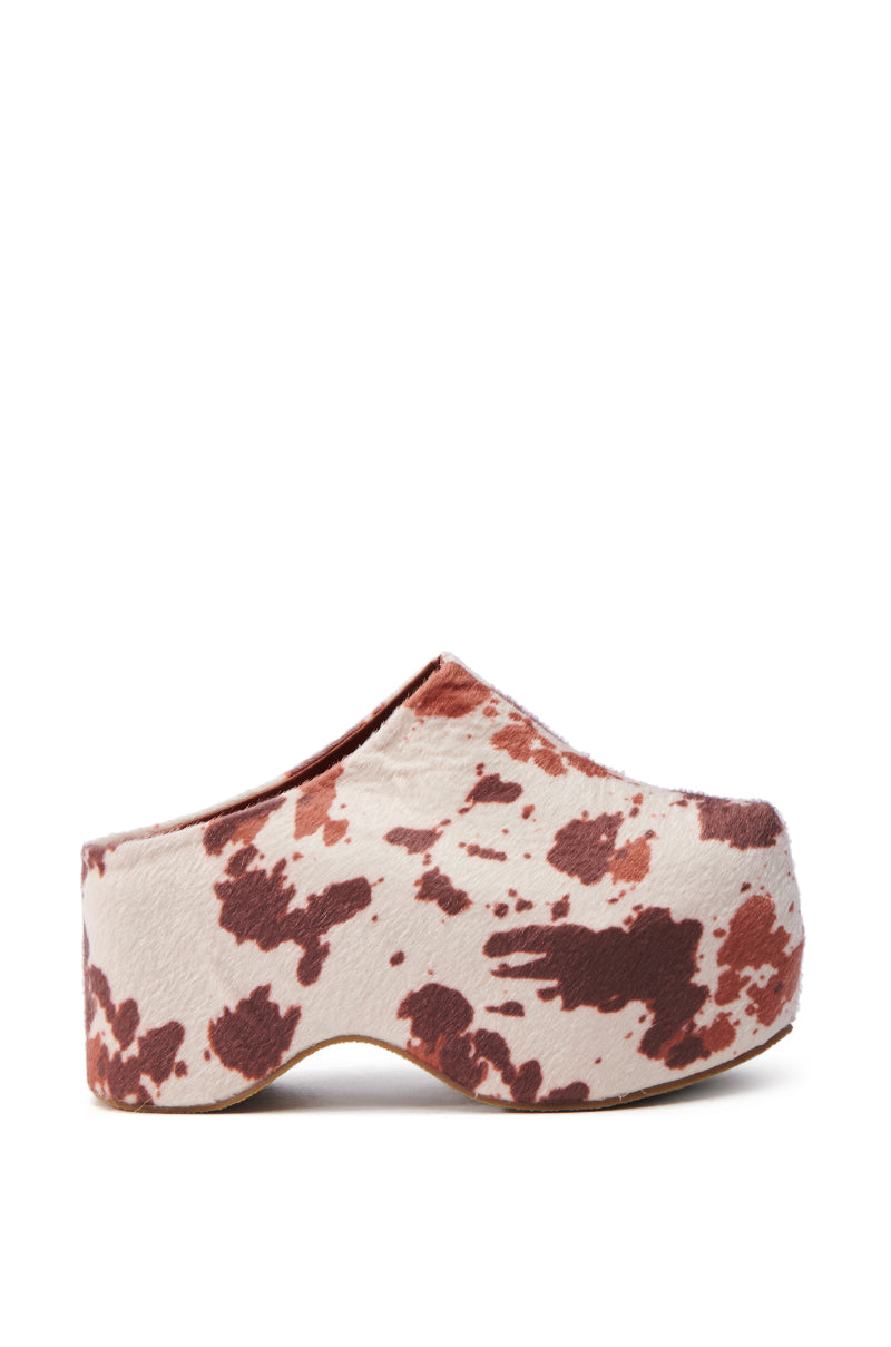 AZALEA WANG TEATREE COW CLOG