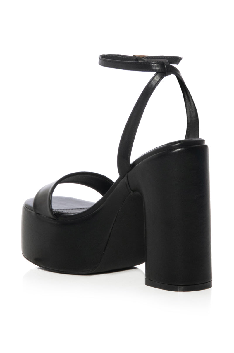 AZALEA WANG JADA CHUNKY PLATFORM SANDAL IN BLACK