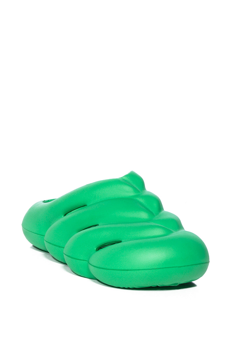 AZALEA WANG RUMBLE RUBBER FLAT SANDAL IN GREEN