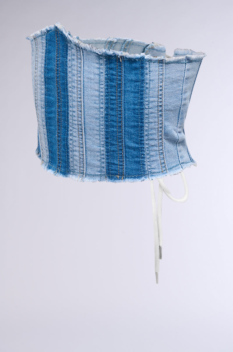 DENIM BABE UNDER BUST BELT IN BLUE MULTI
