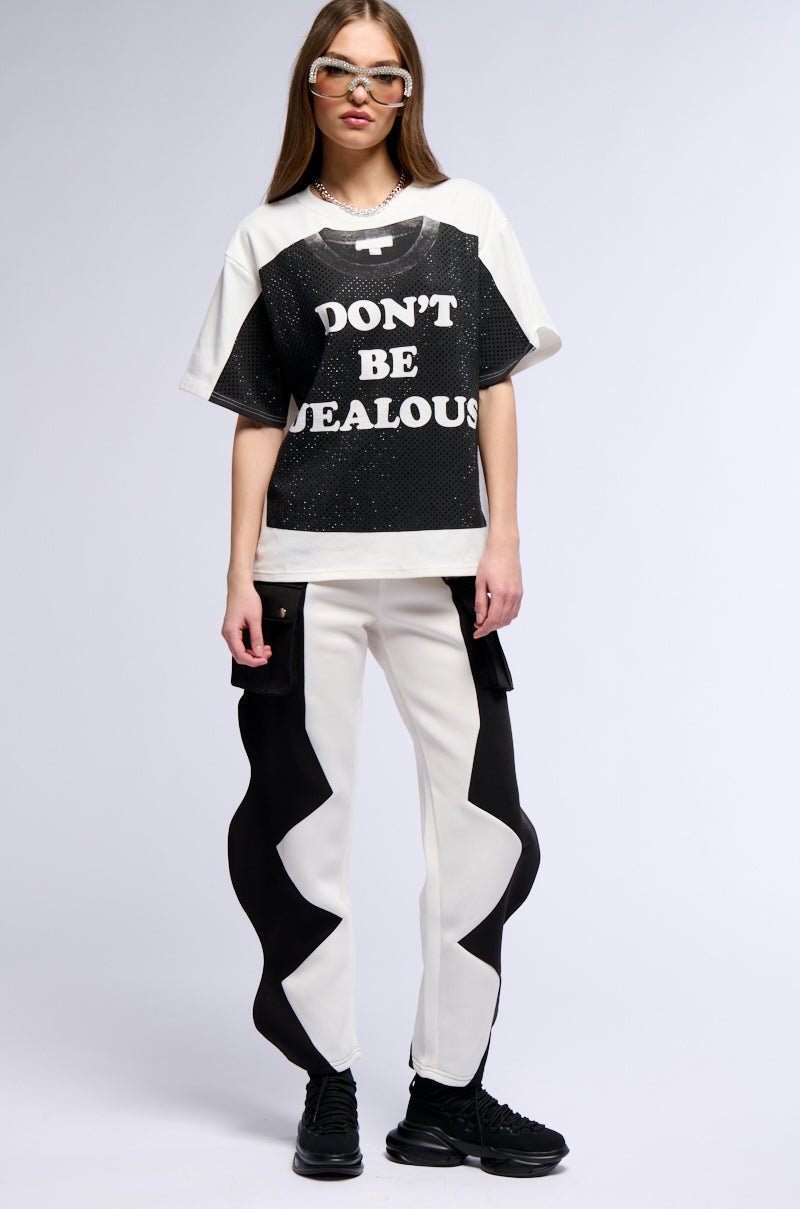 DON'T BE JEALOUS GRAPHIC TEE