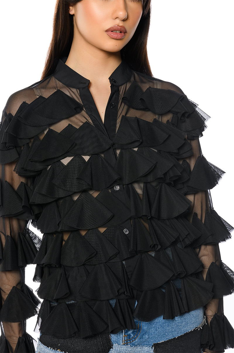 MISS EVERYTHING TEXTURED BUTTONDOWN TOP